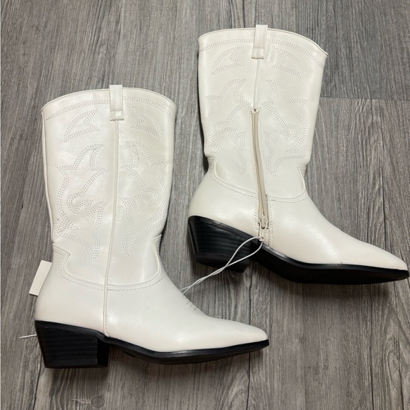Wild Fable Brynley Cowgirl White Boots - Picture 2 of 2